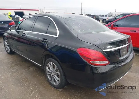 2015 Mercedes-Benz C 300 4Matic/Luxury 4Matic/Sport 4Matic z USA, uszkodzony, nr VIN 55SWF4KB6FU011768